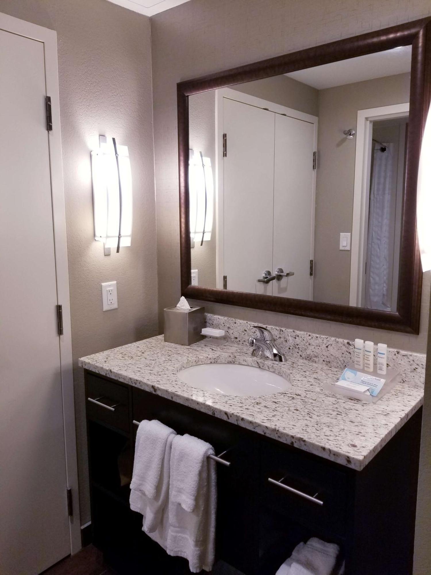 Homewood Suites Calgary Airport Bagian luar foto