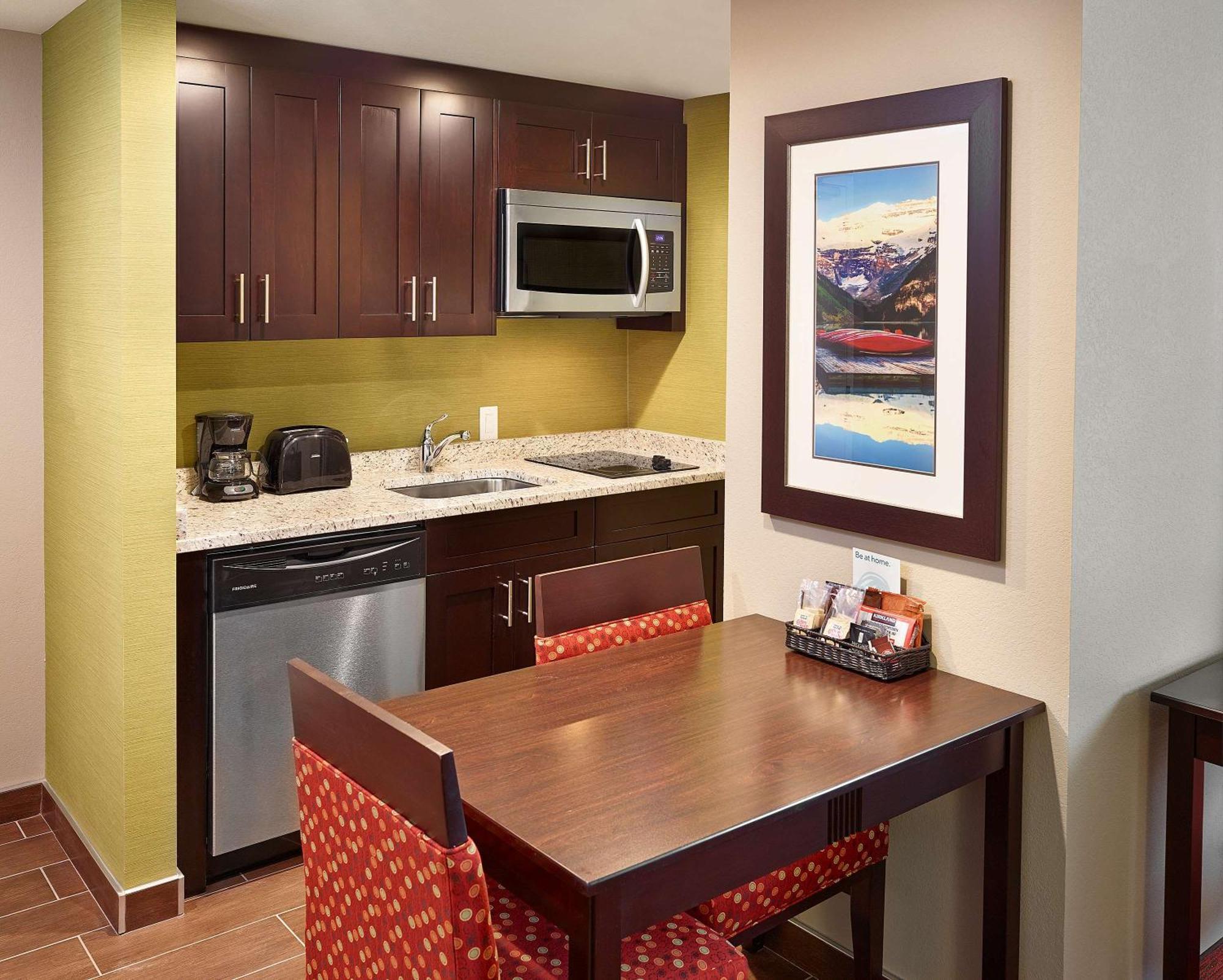 Homewood Suites Calgary Airport Bagian luar foto